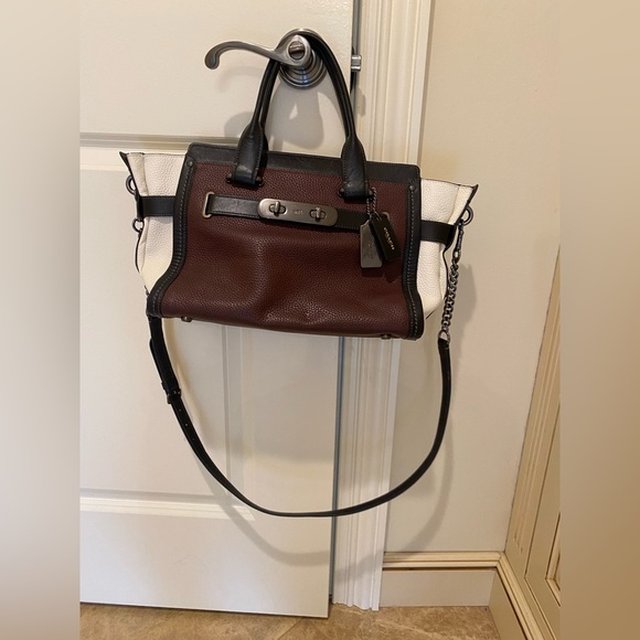 Coach purse  pebbled leather.  Used. Ox blood, cream, black - Picture 1 of 16